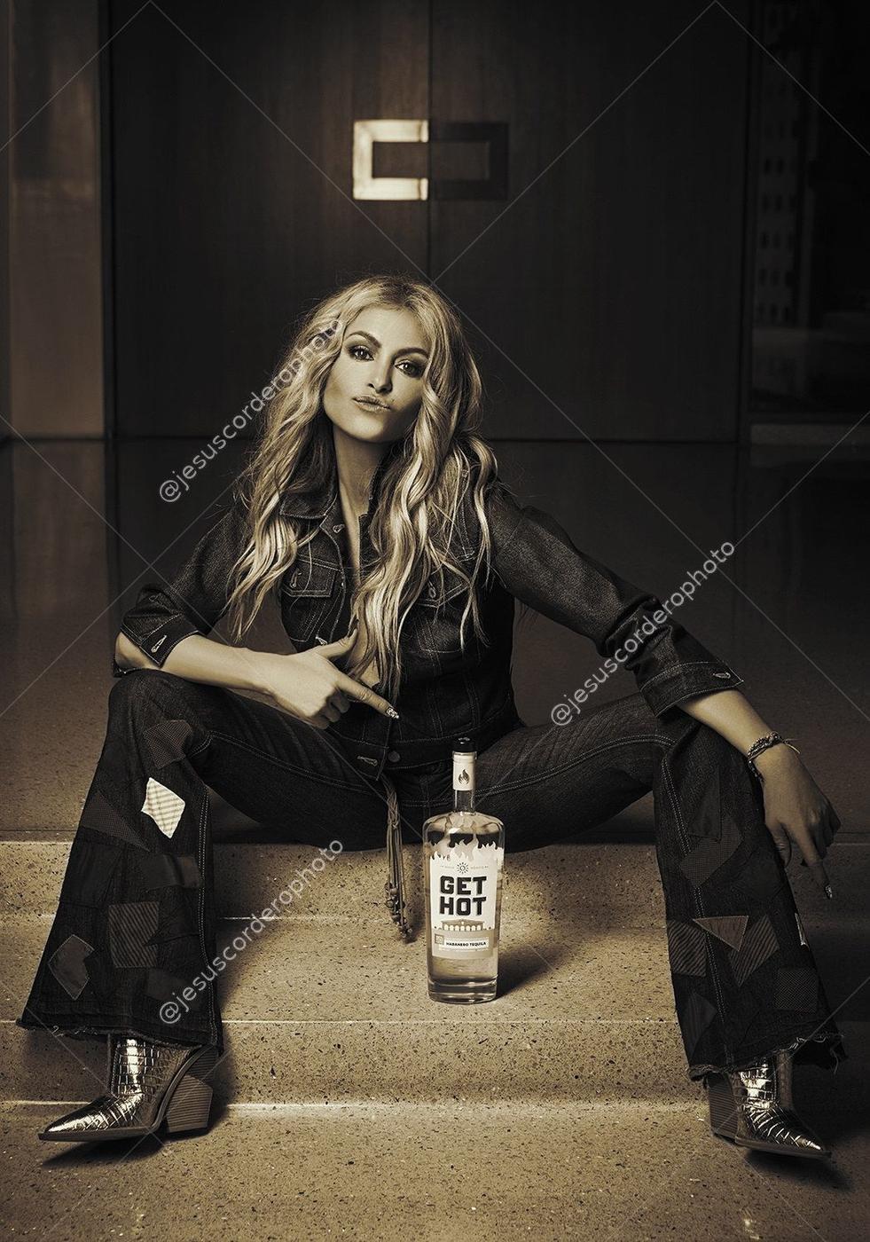Campaña Get Hot & Paulina Rubio por Jesús Cordero